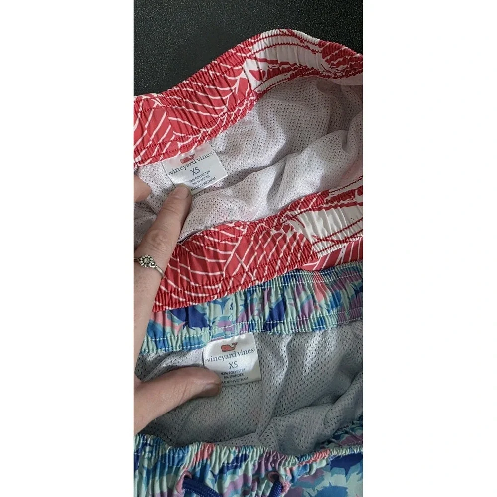 2 Vineyard Vines Pink & Blue Print 7in Printed Chappy Swim Trunks XS Men EUC‎